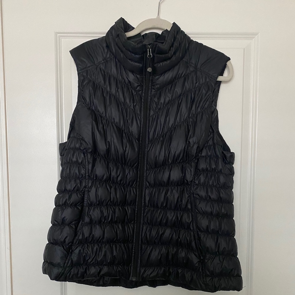 Athleta Black Puffer Vest